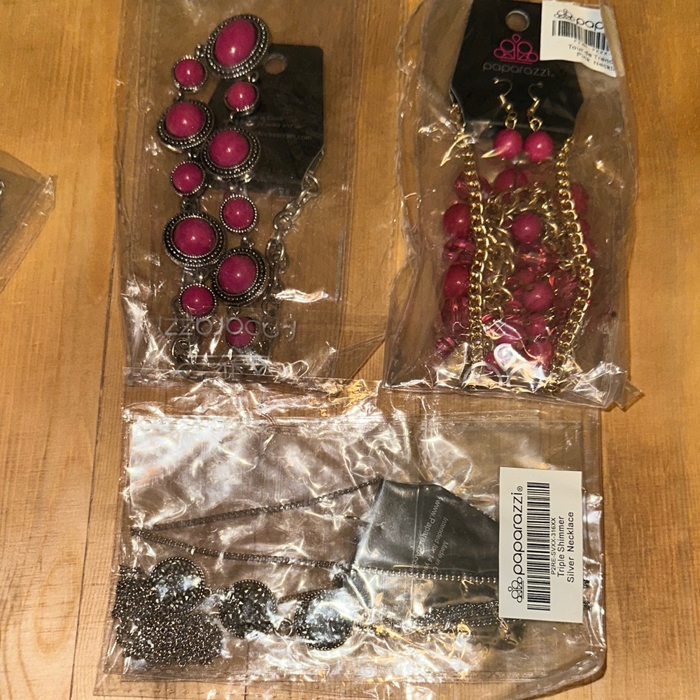 30 new Paparazzi necklaces. Mixed lot
